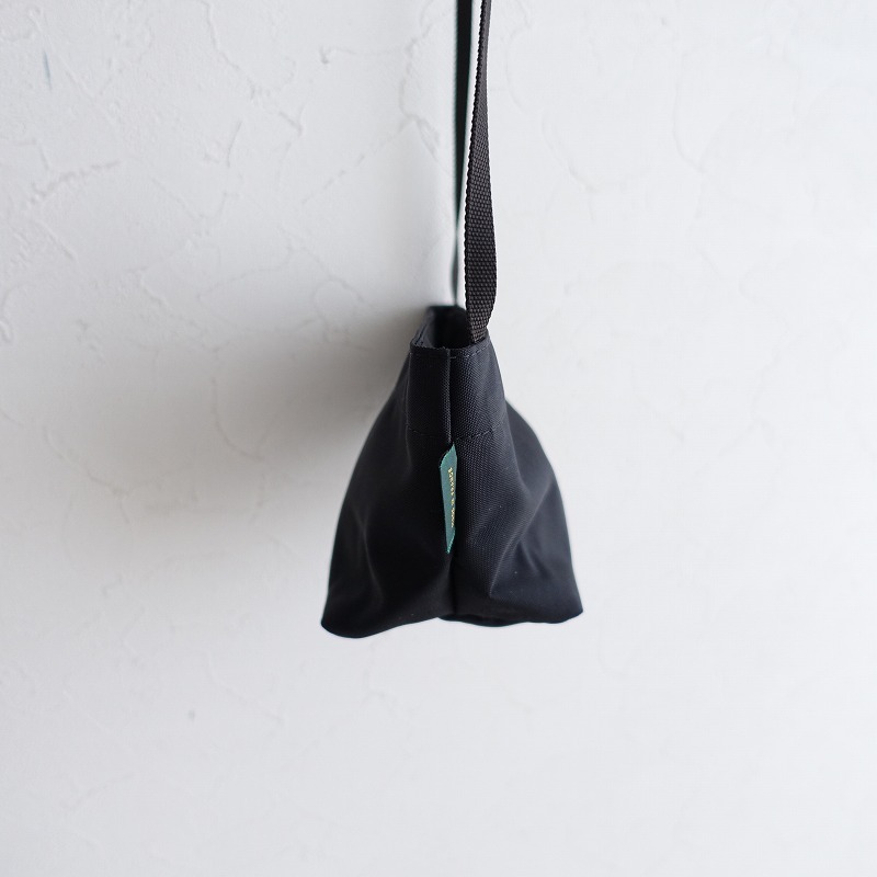 【美品/定価2.3萬(wàn)】エルベシャプリエ Herve Chapelier*1927N ナイロン舟型ショルダーバッグXS*かばん黒0425(ba7-2504-89)【50E52】