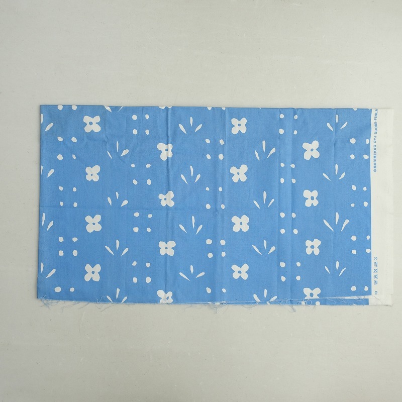 マリメッコ marimekko *Kukkaketo プリント生地*布ファブリック綿花柄ライトブルー0325(fa7-2503-156)【81E52】
