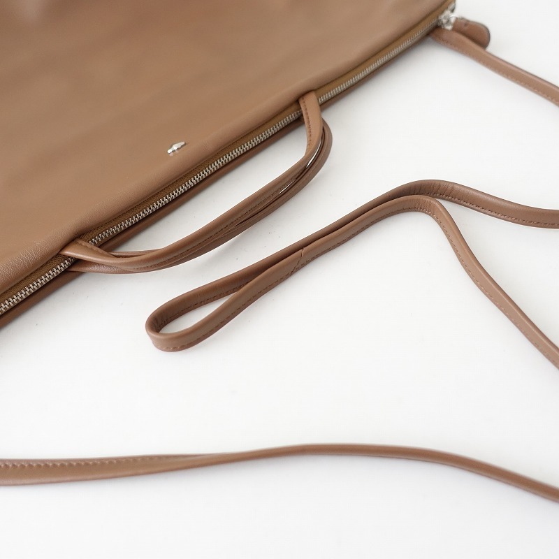 【美品/定価7.7萬】2024SS/ミナペルホネン mina perhonen *anemone kostea bag L*ラムレザー羊革ショルダー(ba85-2503-69)【03E52】