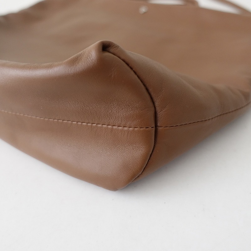 【美品/定価7.7萬】2024SS/ミナペルホネン mina perhonen *anemone kostea bag L*ラムレザー羊革ショルダー(ba85-2503-69)【03E52】