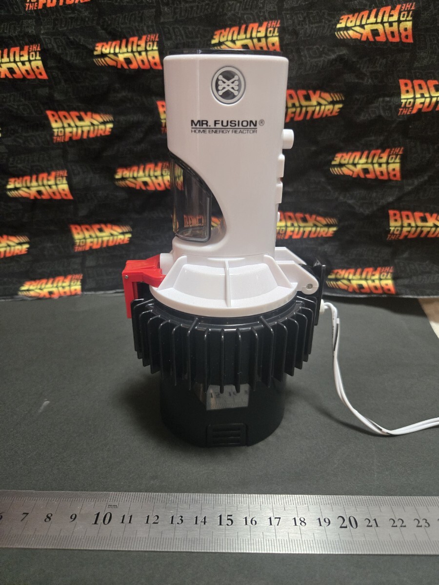 バックトゥザフューチャー　車(chē)載用スマホ充電器　ミスターフュージョン
