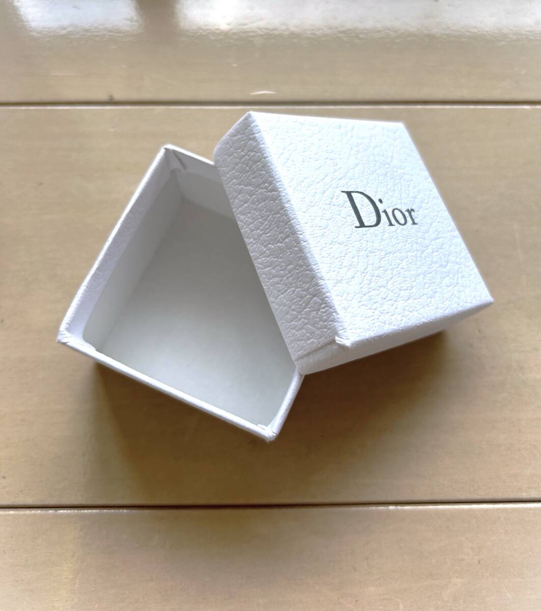  стандартный товар *Dior Christian Dior кейс сохранение коробка бардачок пустой коробка box белый *