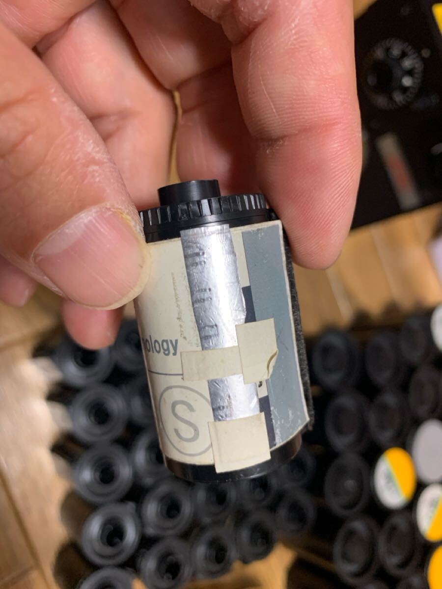 フィルムローダーA-P パトローネ25 フィルムケース30 防水フィルムケース2 未使用ケントメア400-100ft缶 ローダー內(nèi)400TMAX60ft殘あり