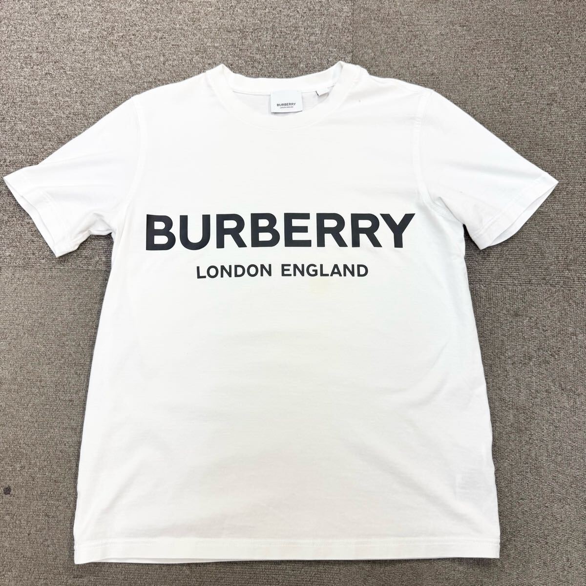 7『美品?現(xiàn)行タグ』 BURBERRY バーバリー レディース 半袖 Tシャツ トップス カットソー ビッグロゴ プリント ホワイト Sサイズ