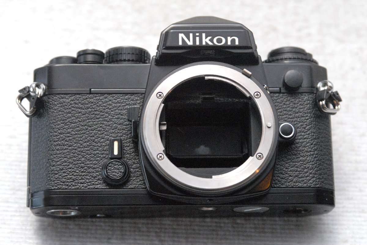 綺麗）Nikon ニコン 昔の高級一眼レフカメラ FE（黒）ボディ
