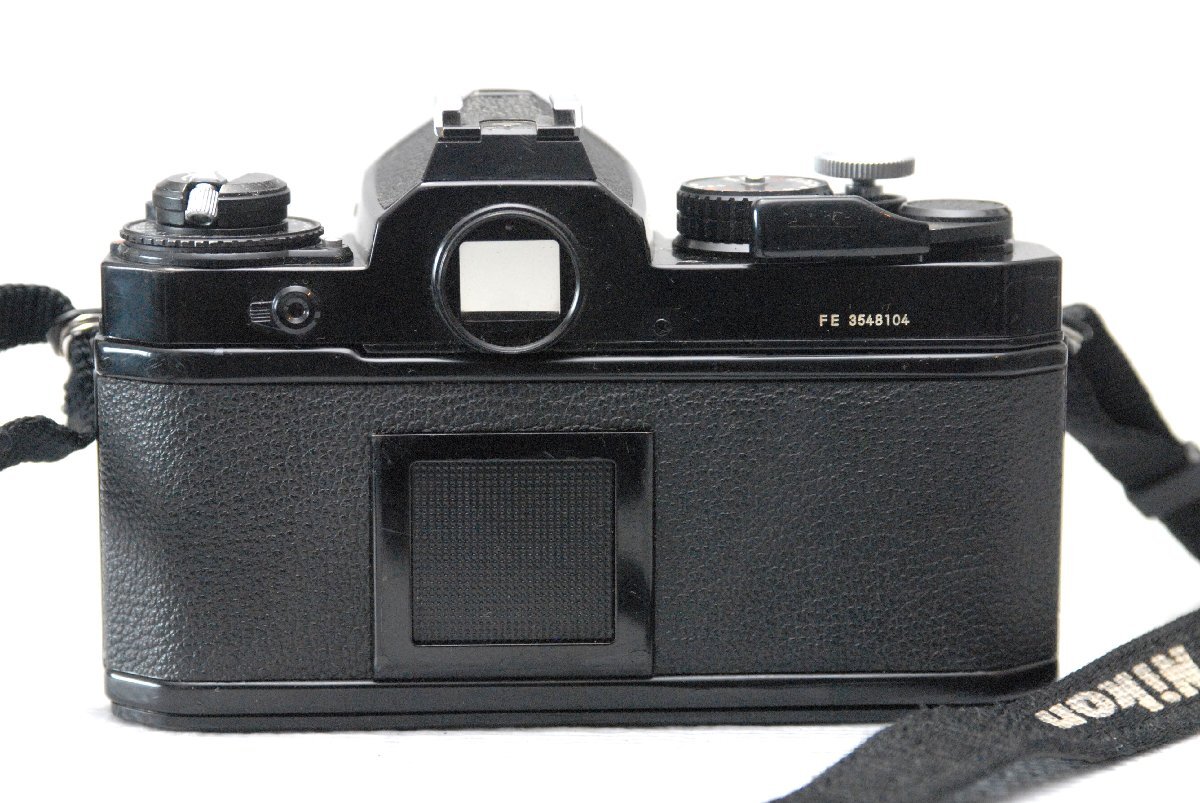 Nikon ニコン 昔の高級一眼レフカメラ FE（黒）ボディ 希少な
