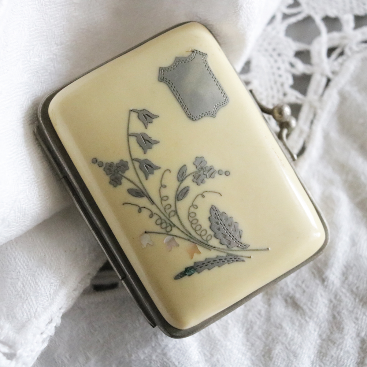 『1920年代 スズランの小さなお財布』フランスアンティーク 鈴蘭 スノーフレーク セルロイド コイン入れ コインパース 古銭入れ すずらん_画像1