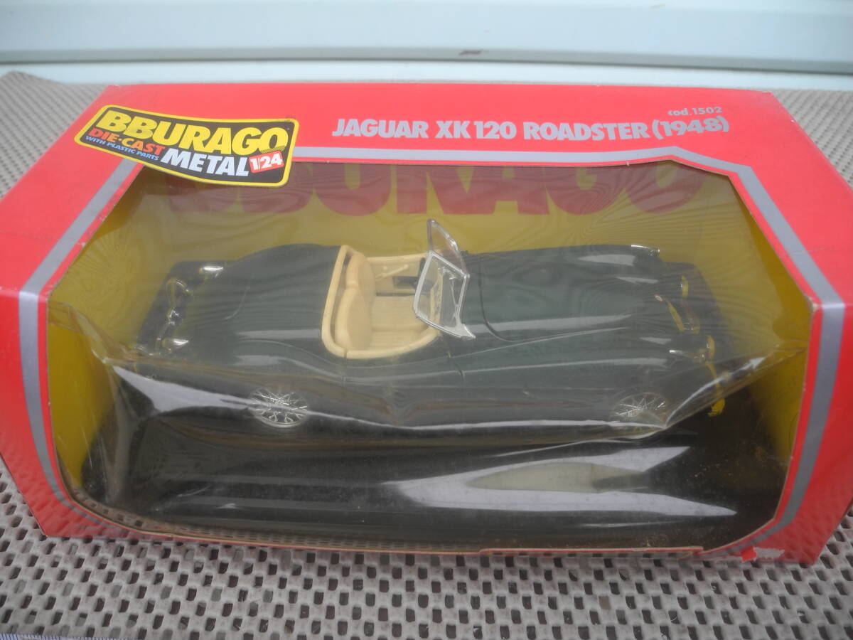 【フロントガラス破損】Bburago (ブラーゴ) モデルカー JAGUAR XK 120 Roadster (1948) ミニカー_画像2
