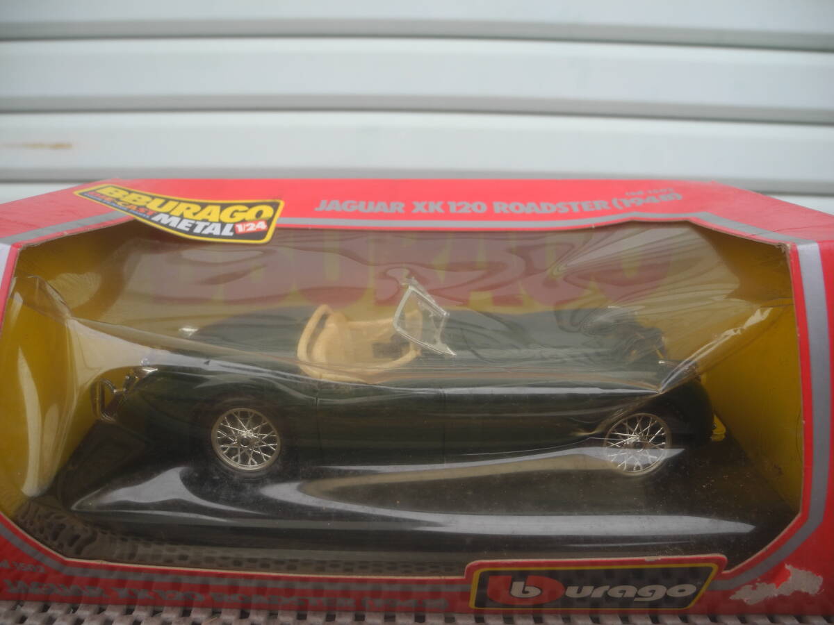 【フロントガラス破損】Bburago (ブラーゴ) モデルカー JAGUAR XK 120 Roadster (1948) ミニカー_画像10