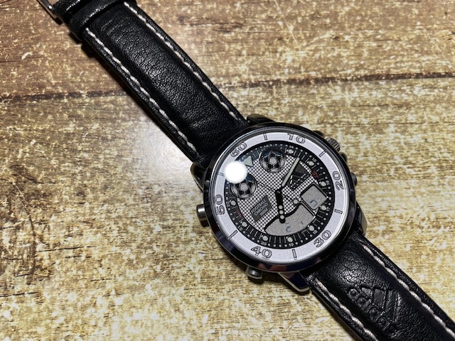 外観美品 レア 希少 adidas アディダス FOOTBALL CHRONO 100M アナデジ 多機(jī)能 ブラック他 純正革ベルト クオーツ メンズ 腕時(shí)計(jì)
