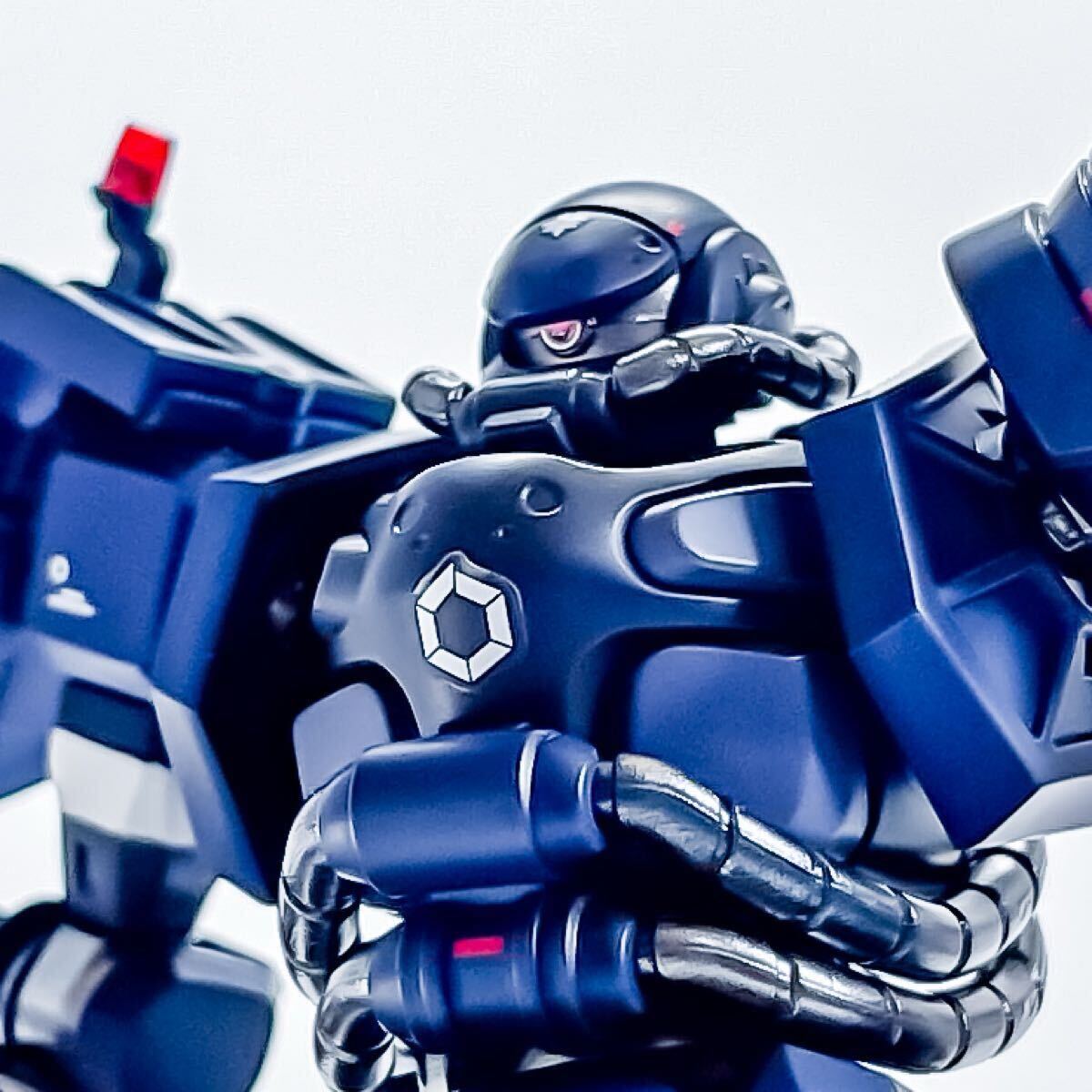 HG GQuuuuuuX(ジークアクス)、グフ、旧ザク塗装済み完成品