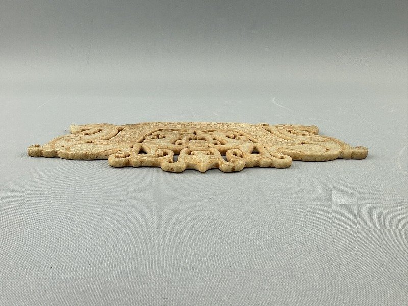 25041003古玉 玉牌 漢白玉 細工透し彫刻 重182g 中国時代石細工