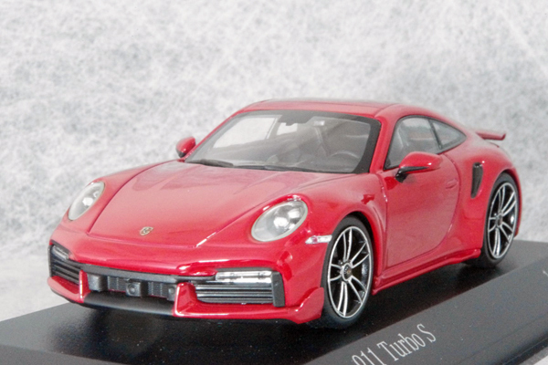 ● 1/43 ポルシェ 〓 911( 992 ) ターボ S スポーツ デザイン / 2021年 カーマイン レッド 〓 PORSCHE MINICHAMPS