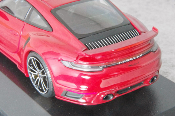 ● 1/43 ポルシェ 〓 911( 992 ) ターボ S スポーツ デザイン / 2021年 カーマイン レッド 〓 PORSCHE MINICHAMPS