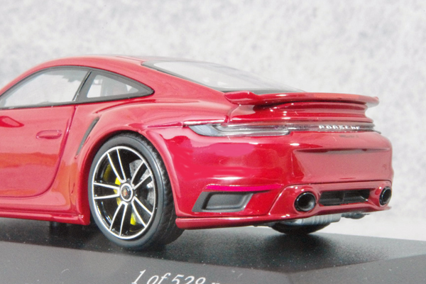 ● 1/43 ポルシェ 〓 911( 992 ) ターボ S スポーツ デザイン / 2021年 カーマイン レッド 〓 PORSCHE MINICHAMPS