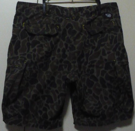 NIKE(ナイキ)制ATH DPTカモフラージュ柄カーゴショート(ハーフ?)パンツ　サイズ３２Ｌ　イグアナ×ソニックイエロー　444187-210