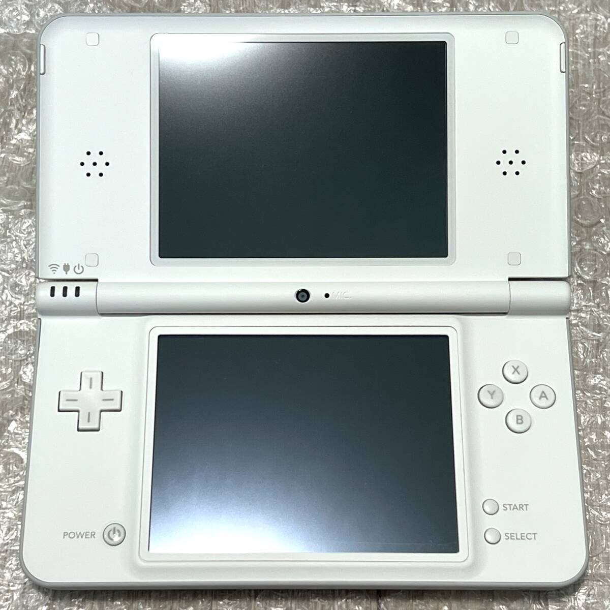 本体極美品・箱説付属・動作確認済み〉NDS ニンテンドーDSiLL