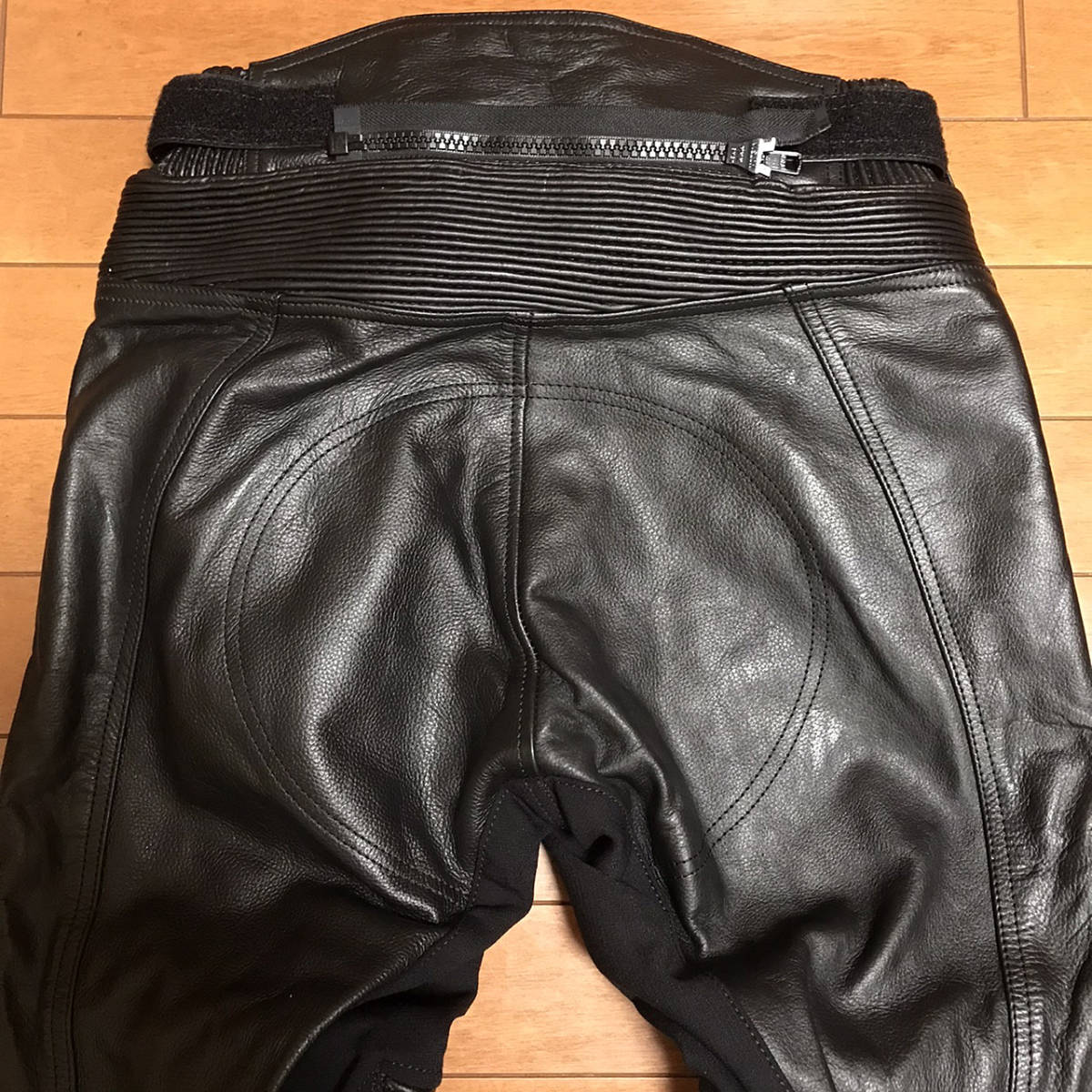 新品 膝カップ入り カウハイドレザーパンツ(牛革）P06 サイズ34 ブーツイン 【送料無(wú)料】【Clooney】 