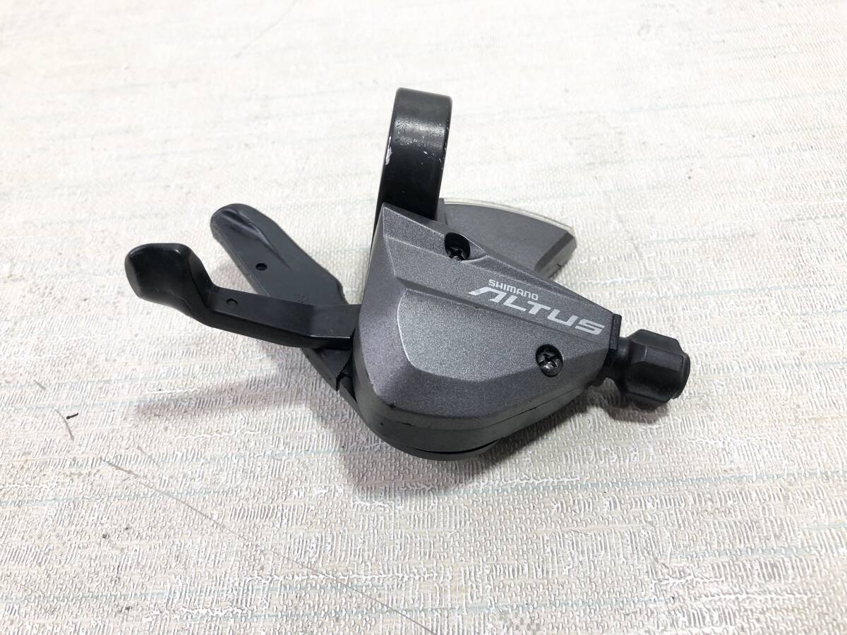 シマノALTUS SL-M370 9速 シフトレバー　全國定形外郵便450円で発送します　右リアのみ
