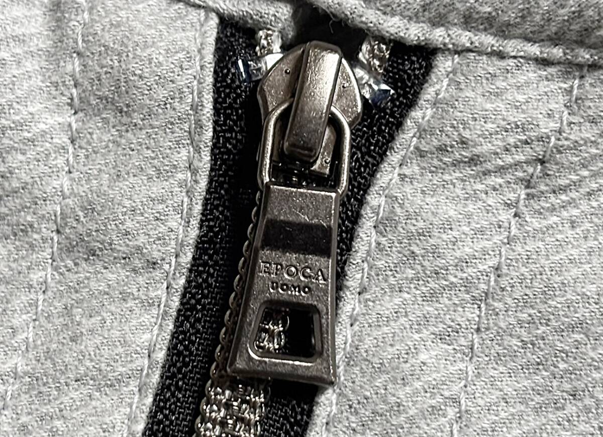 美品 EPOCA UOMO エポカウォモ ジャケット ポリ コットン ワッペン 刺繍 ラインストーン 38 グレー ジップ ▼0518