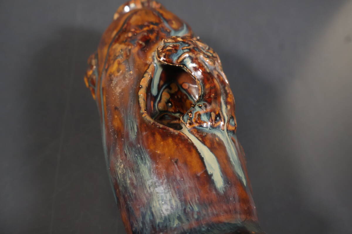 【和】(A2541)　時代古作　古高取巖窟彫花生　花瓶　壺