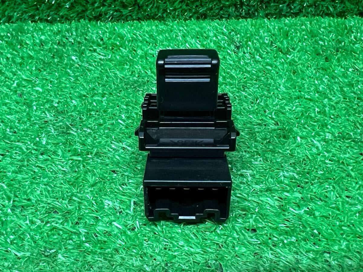 MH23S Wagon R FX ограниченный оригинальный правый задний выключатель электростеклоподъемников 37995-58J0 б/у правый задний электростеклоподъемники переключатель Suzuki 