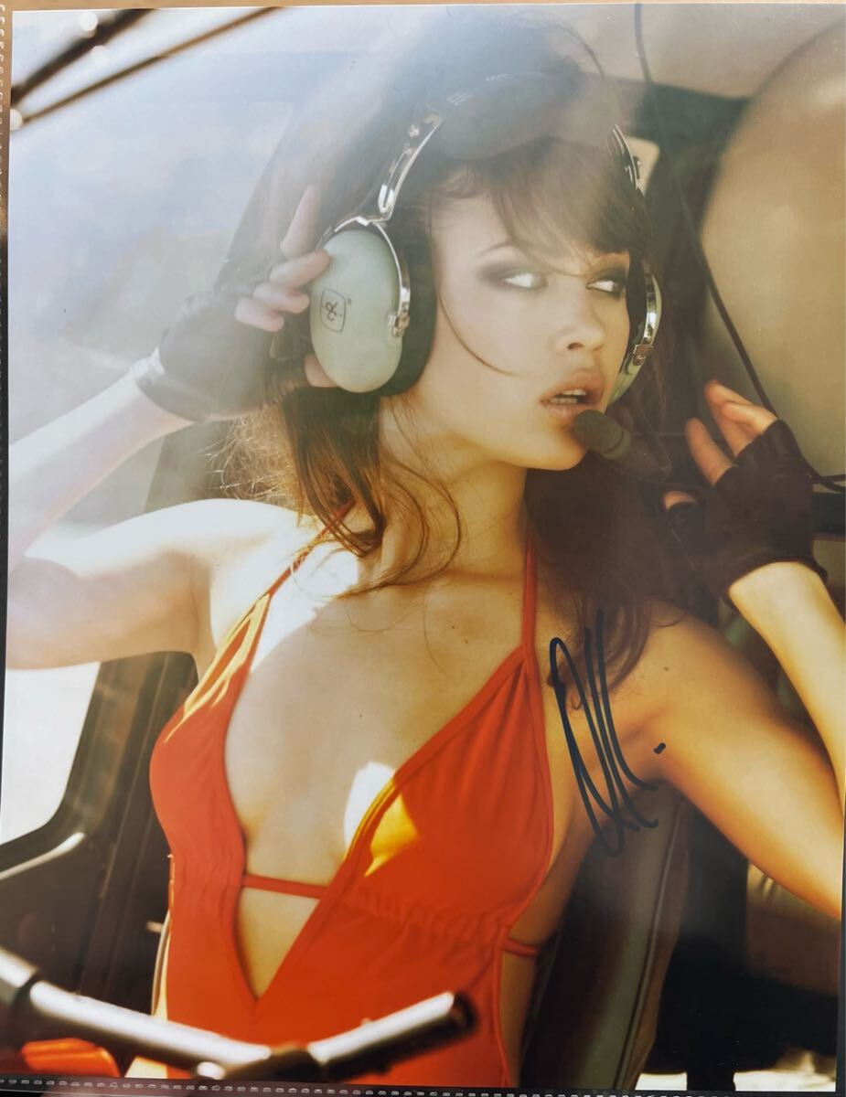 オルガ・キュリレンコ★直筆サイン写真★証明書COA◆5907 オルガ・キュリレンコ★直筆サイン写真★証明書COA◆5907