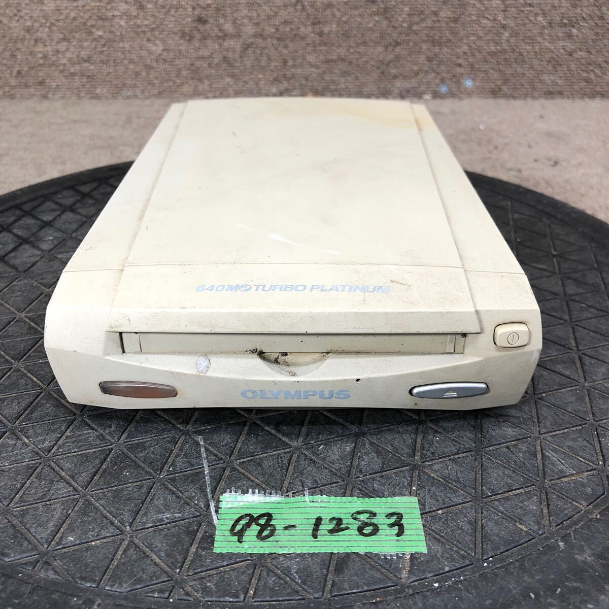 98-1283 激安 レトロPC パーツ 外付け MOドライブ 640MB OLYMPUS オリンパス 640MO TURBO PLATINUM MOS350S SCSI 動作未確認(rèn) ジャンク