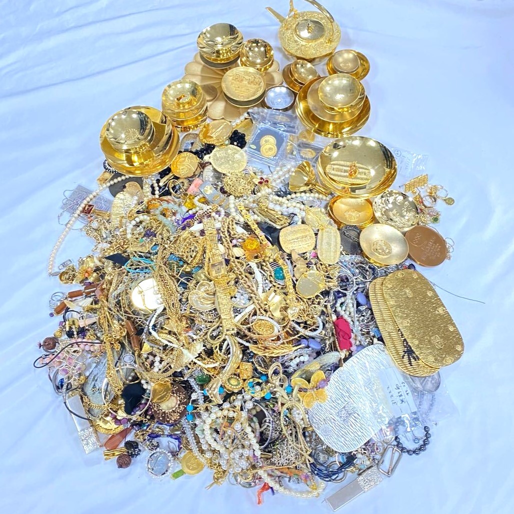 ★大量 メッキ アクセサリー まとめて 2660g ♪♪ Yahoo!オークション -「メッキ アクセサリー まとめて」の落札相場