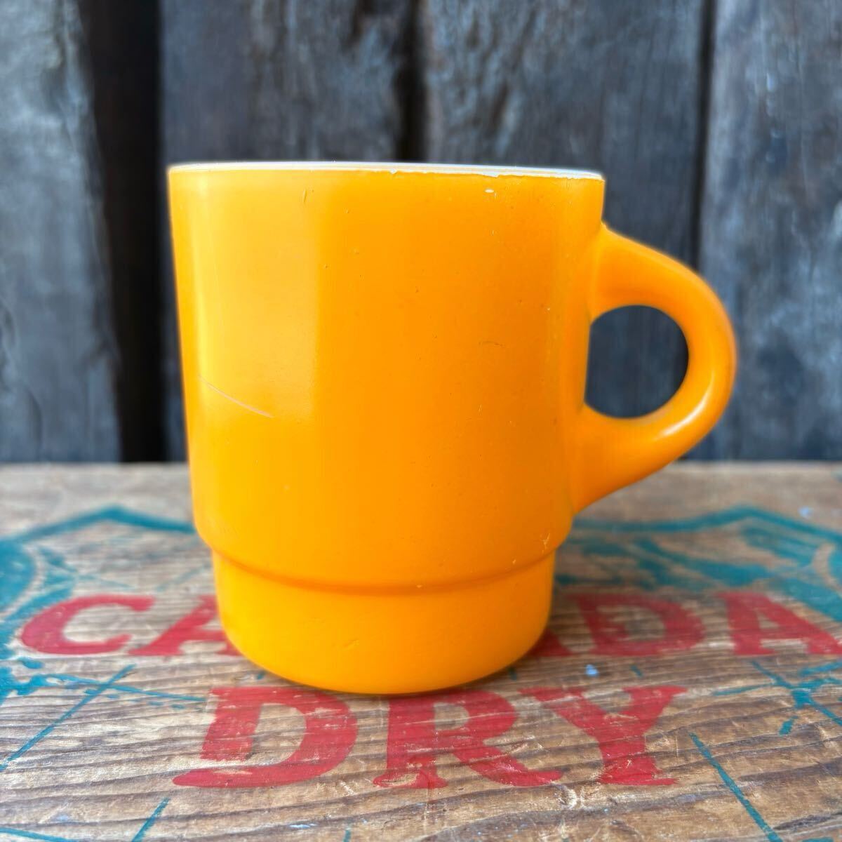 【1960s USA vintage】Fire-King stacking mug ファイヤーキング マグカップ ミルクガラス 山吹色 スタッキング アメリカ ビンテージ