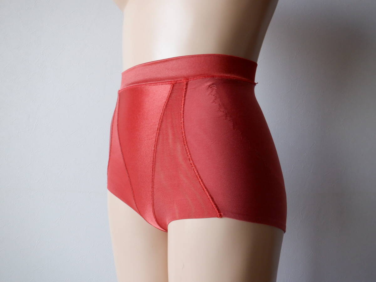 ☆ワコール GRC330☆薄手生地つるつる美尻ショートガードル　70