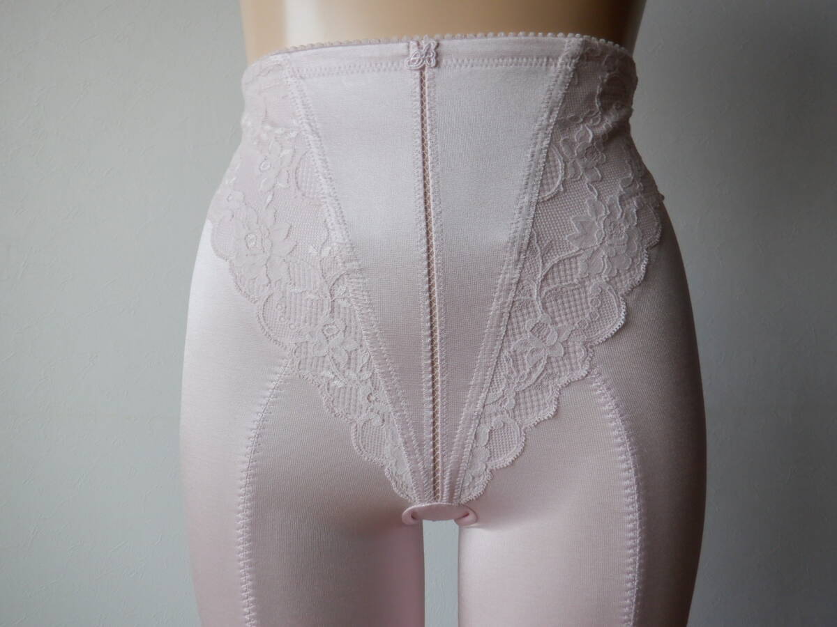 美品☆シャルレ FE132☆高級補正下著　ナチュラル?シェイプ?ロングガードル＜アンシイエレーヴ＞　76