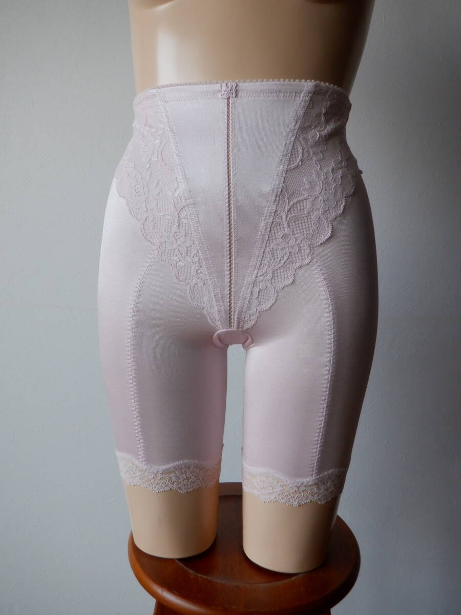 美品☆シャルレ FE132☆高級補正下著　ナチュラル?シェイプ?ロングガードル＜アンシイエレーヴ＞　76