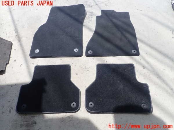 1UPJ-20997800]アウディ?A4(8WDEM)フロアマット 中古