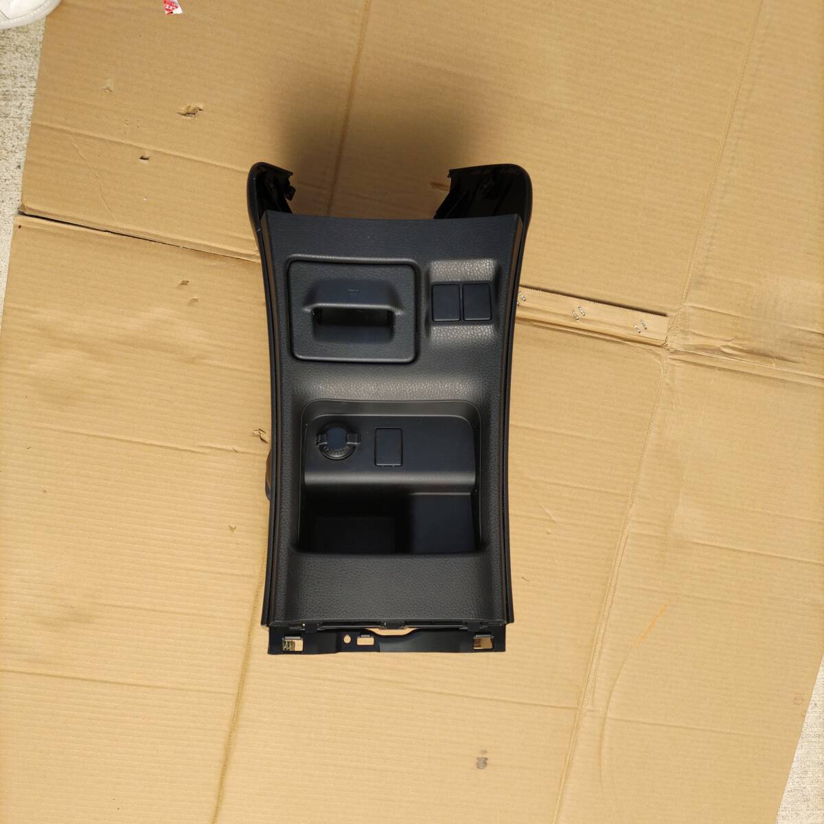 TOYOTA (トヨタ) 純正部品 インストルメントクラスタフィニッシュ パネルASSY 80 ノア/ヴォクシー/ESQUIRE 品番55411-28260-C0 中古_画像1