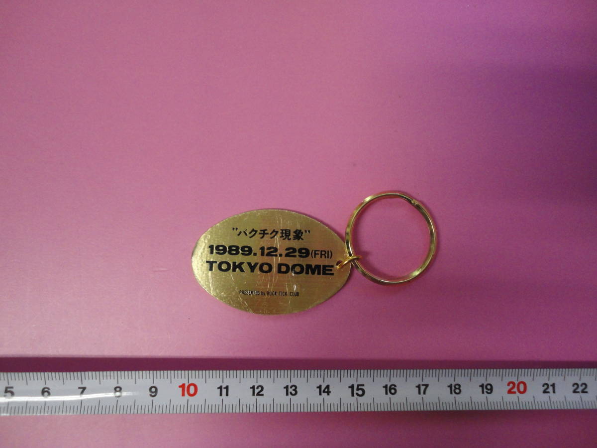 両面に保護フィルムが貼られています。