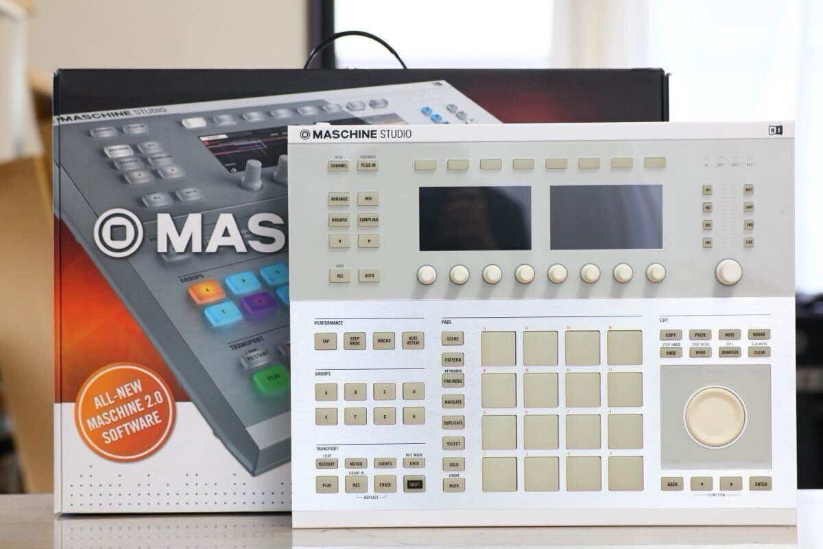 NATIVE INSTRUMENTS MASCHINE STUDIO рабочее состояние подтверждено с коробкой 