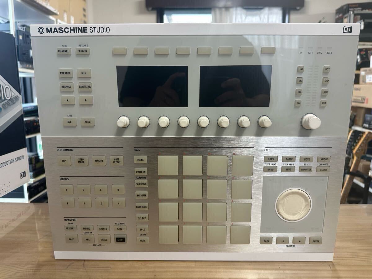 NATIVE INSTRUMENTS MASCHINE STUDIO рабочее состояние подтверждено с коробкой 