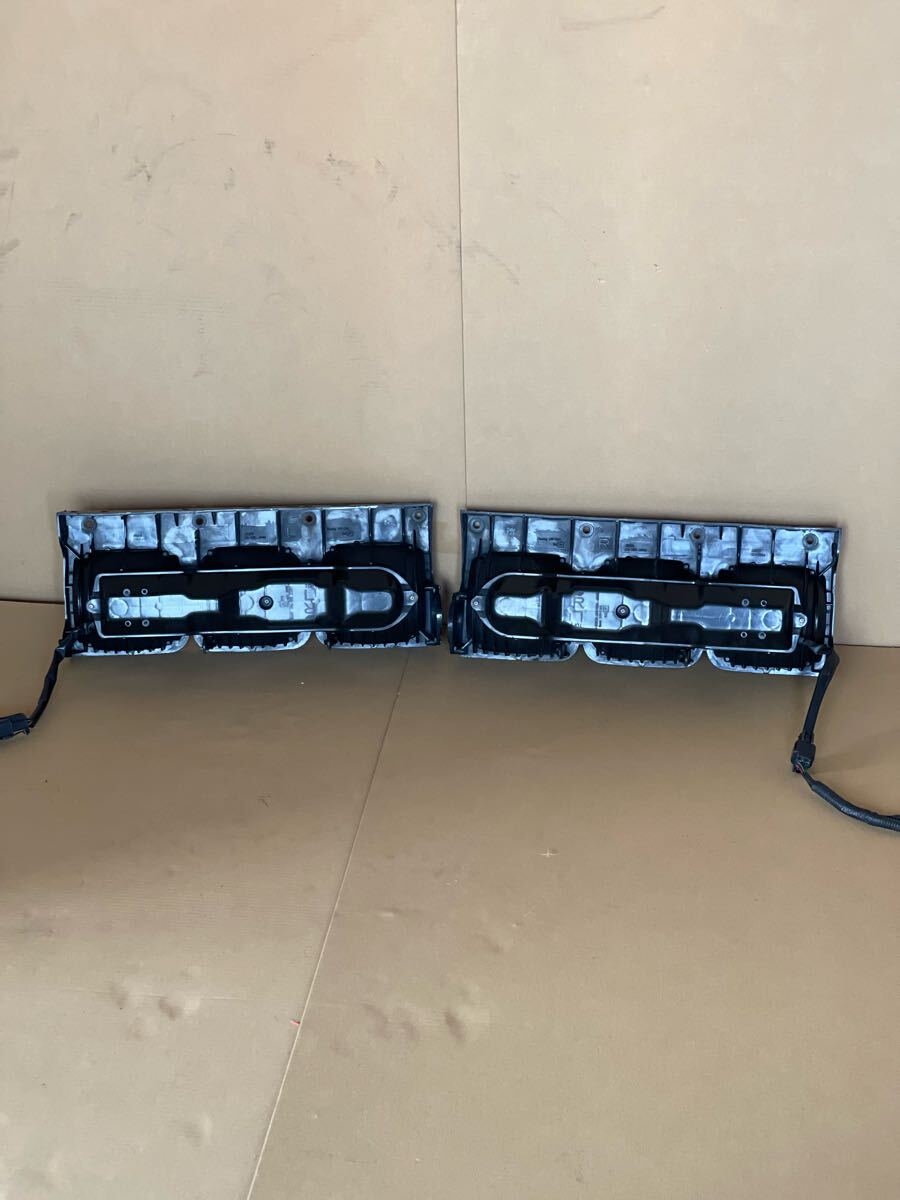 143 большой * средний для грузовика задний фонарь задний фонарь левый и правый в комплекте Koito 220-11951 24V 24F Triple задние фонари 