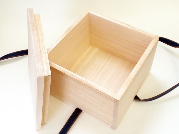 八幡焼 平緑釉 茶碗 無傷 新品桐箱共用 真田袋紐付 古物。 新品 高級 桐箱 木箱 抹茶碗 真田紐 袋紐 四方桟 空箱 内寸 15cm