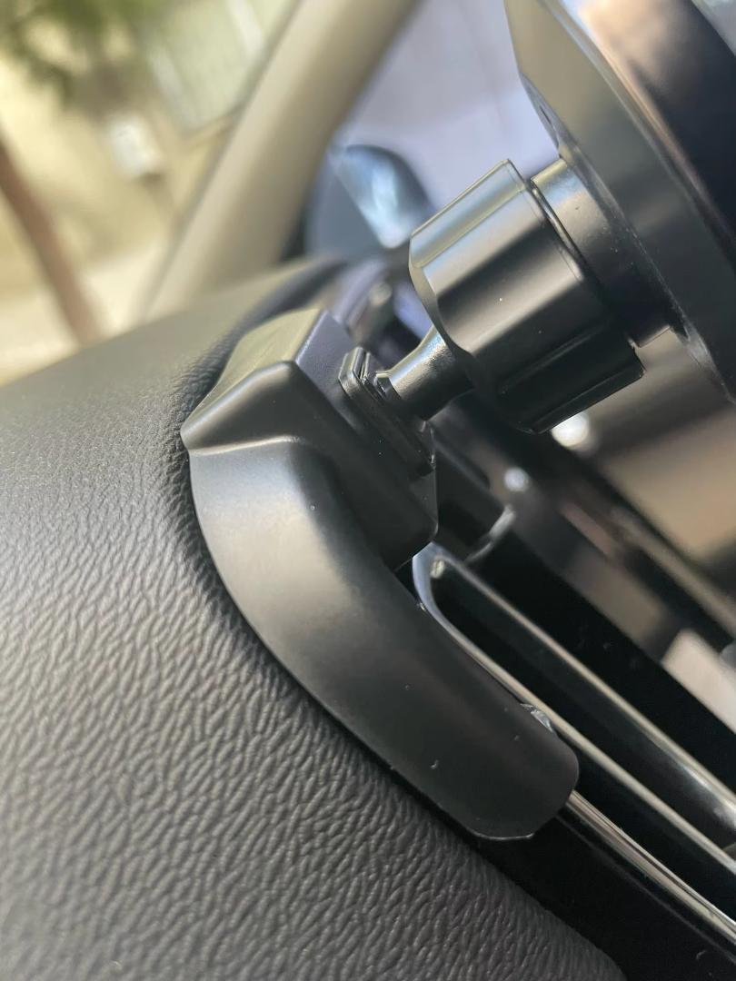 ボルボXC40　VOLVO XC40 MagSafeスマホホルダー