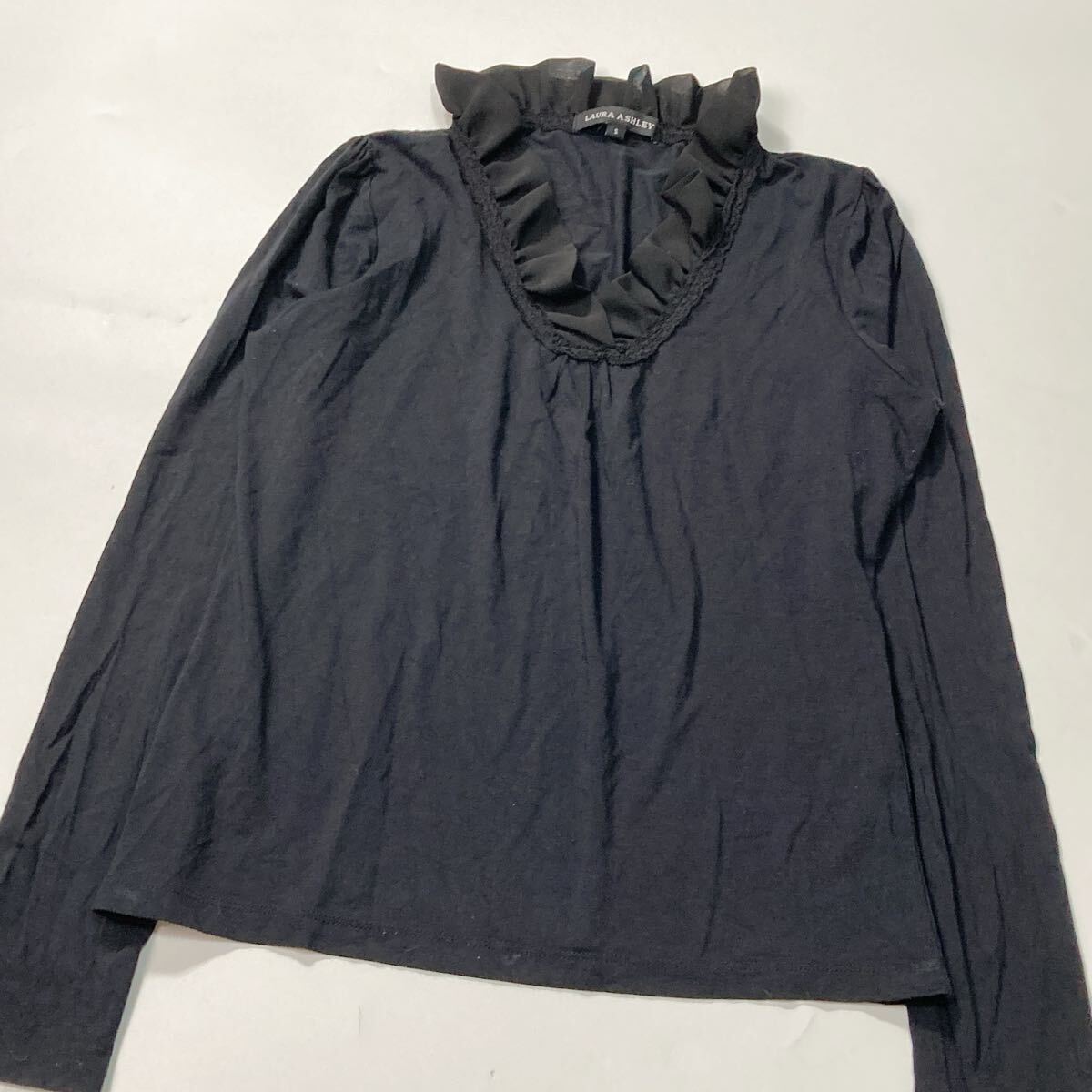 LAURA ASHLEY ローラアシュレイ フリル トップス カットソー シャツ ブラック S レディース B42529-88