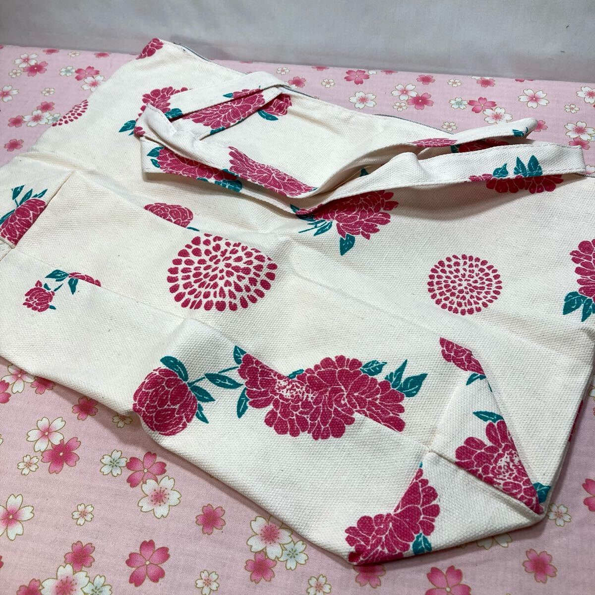 L'OCCITANEロクシタン華やか花柄(Peony柄)トートバッグ(ピンク)付録限定[ナチュラル][布バッグ][ファスナー][芍薬][可愛い][上品]
