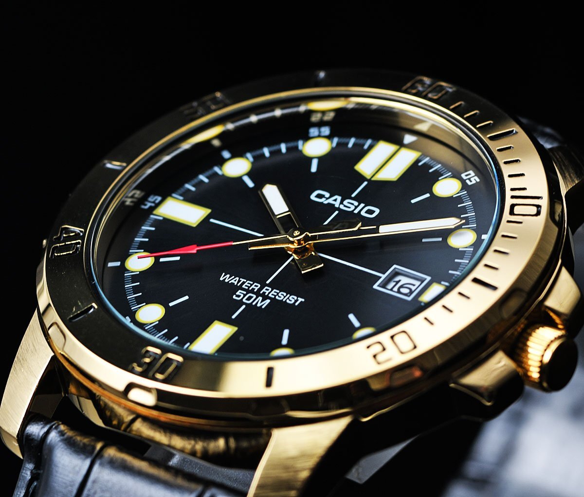 逆輸入カシオ 新品1円 視認(rèn)性高くシンプルで飽きがこない ゴールド＆ブラックメタリック 50m防水 腕時計 CASIO メンズ 日本未発売