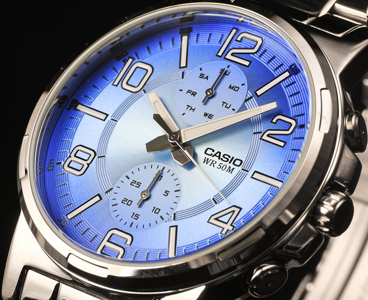 逆輸入カシオ 入手不可能 新品1円 美しく磨き上げられた鏡面加工ステンレス 鮮やかなスカイブルー 50m防水 腕時(shí)計(jì) 未使用 CASIO メンズ
