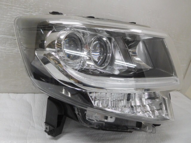 タントカスタム　81145-B2070ベッドランプユニット右　LA600s タントカスタム 81145-B2070ベッドランプユニット右 LA600s