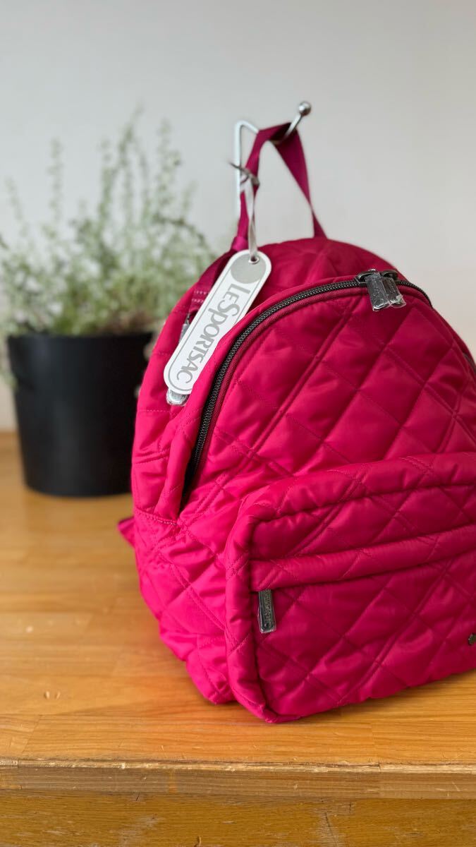  с биркой LeSportsac Le Sportsac стеганое полотно Zip рюкзак Day Pack меньше рюкзак легкий карман есть сумка розовый цвет серия q