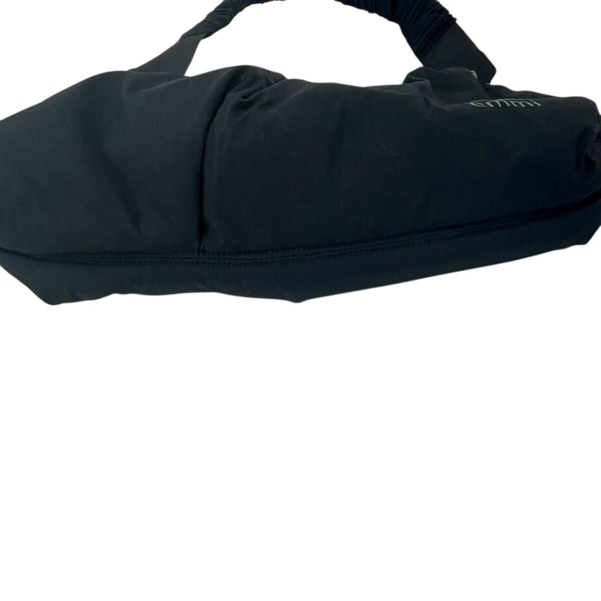 極美品　エミ　emmi×KEEN ギャザー　ショルダーバッグ　ブラック　emmi×KEEN レディース　M5R026 GATHER SHOULDER BAG 黒、ブラック
