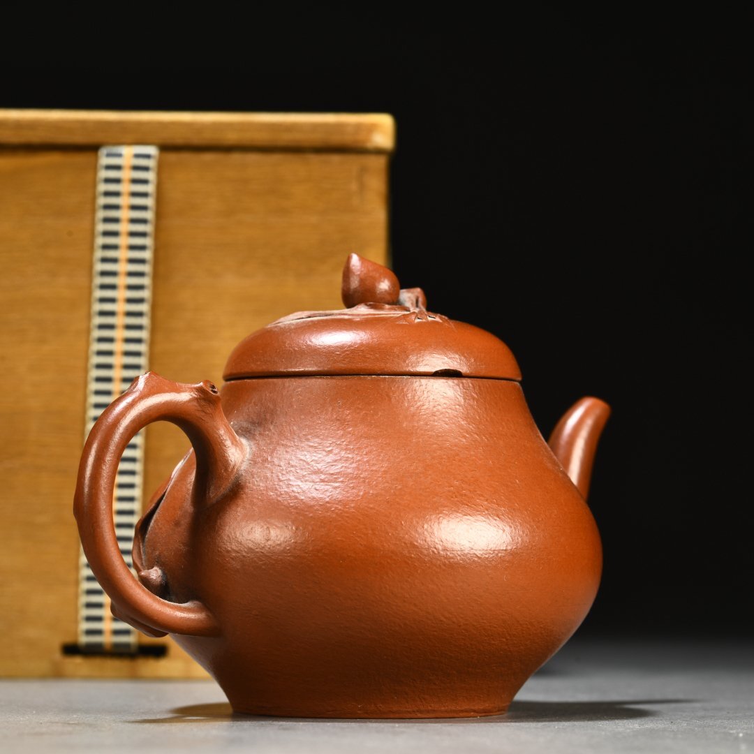 豪華ラッピング無料 安】朱泥急須 寿桃鈕茶壺 古 茶壷 煎茶道具 常滑 宜興紫砂 共箱 施釉陶