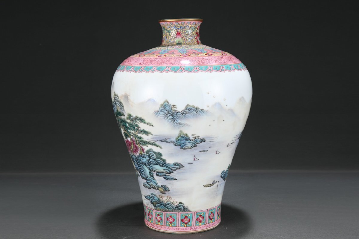 安】清時代 粉彩山水図描金梅瓶 郎世寧絵 絹本 【磁器瓶図